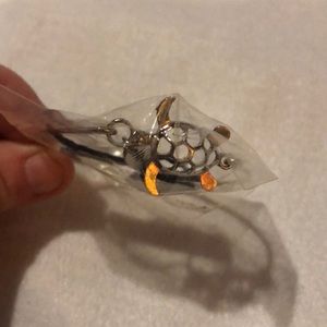 Hawaiian bracelet with turtle design